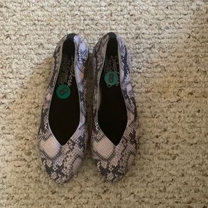 BNWT Skechers flats